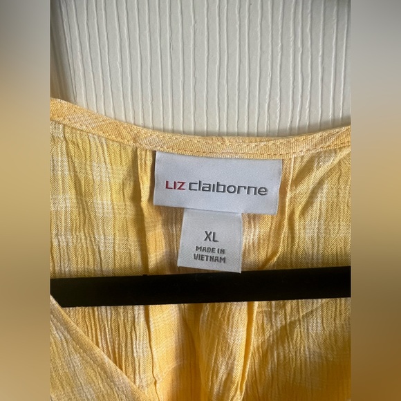 NWT Liz Claiborne short sleeved blouse…yellow…size XL. - Picture 2 of 5